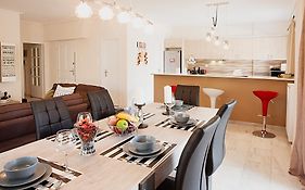 Aries - Glyfada City Center Apartment